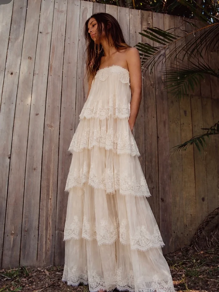 Elegant Cream Spaghetti-Straps Sleeveless Lace Pleated Evening Dress