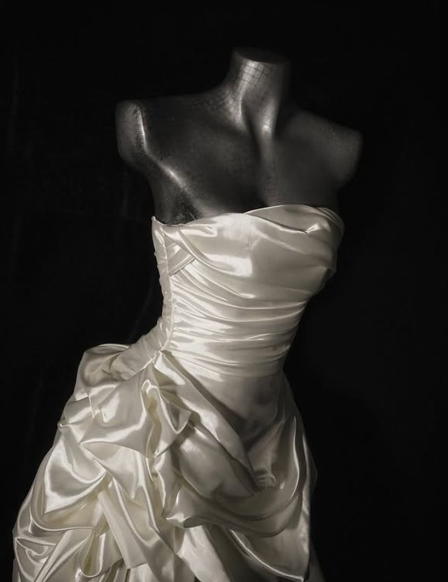 Gentle A Line Strapless Pleated White Satin Long Wedding Dress fg8460