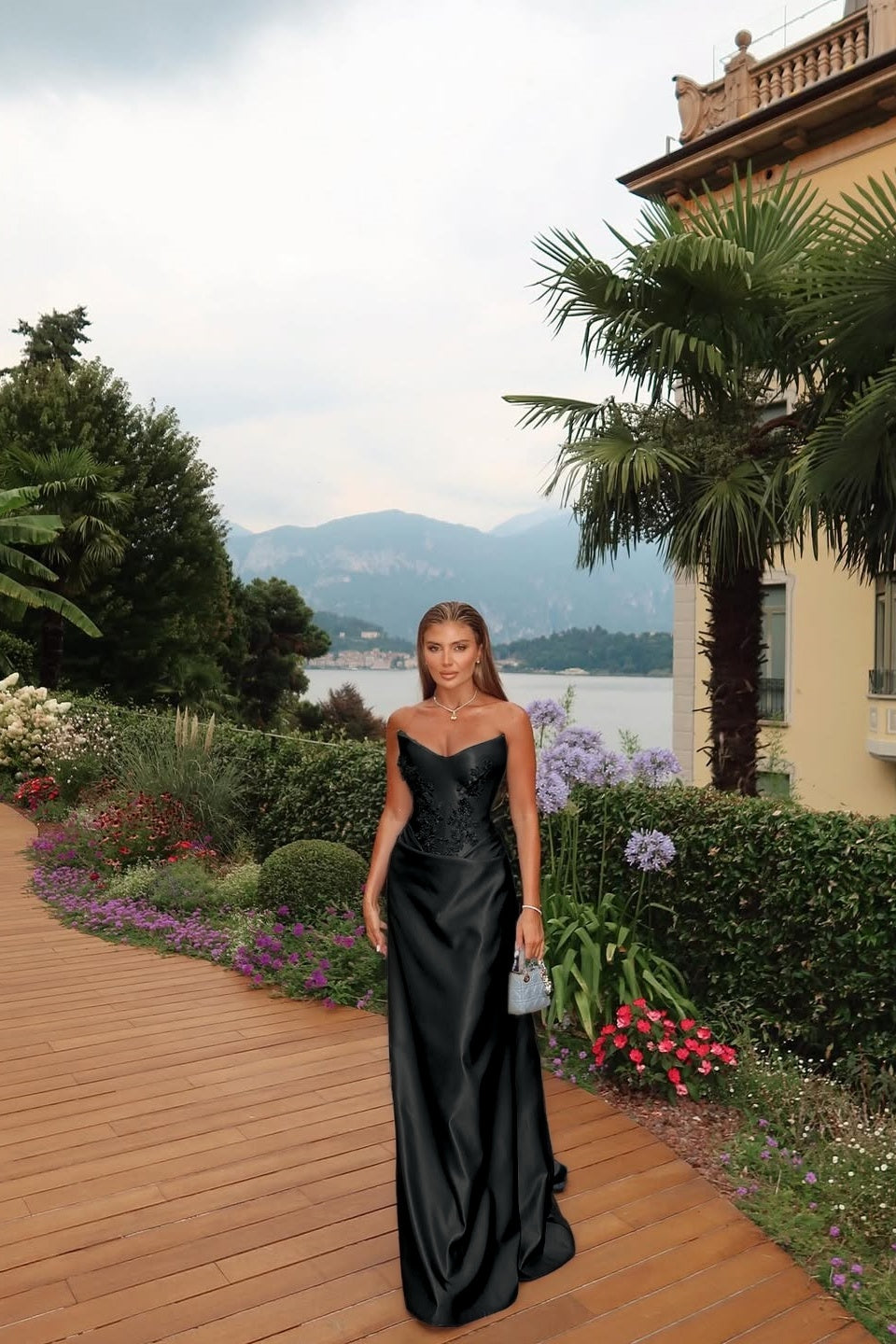 Sleeveless V-Neck Strapless Prom Dress With Appliques