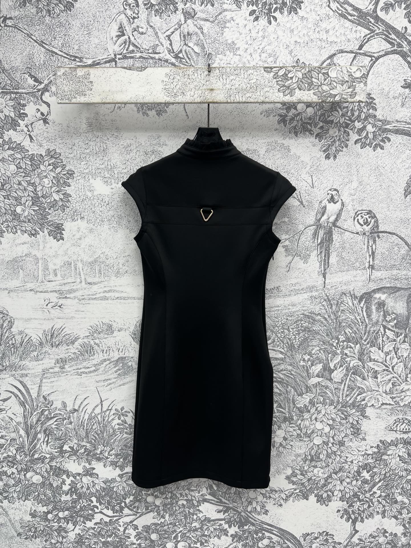 LV 25 Stand-Up Collar Ruffled Edges Dress Black Polyester