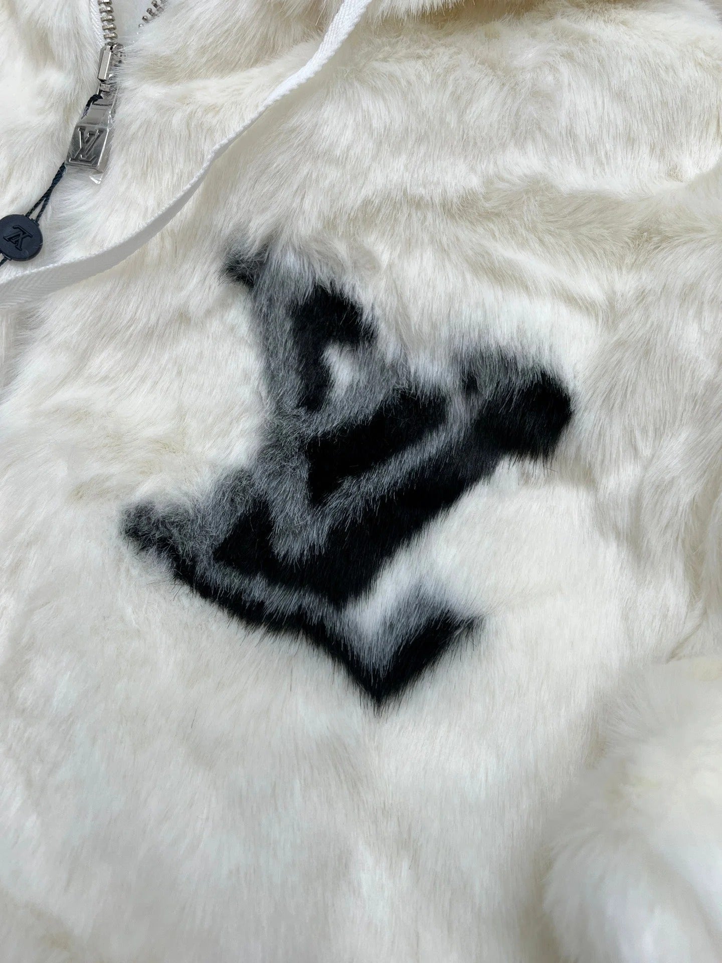 LV 25S FUR COAT 0160
